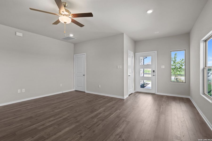 Spacious, unfurnished interior of a new home in The Parklands, Schertz (Image 26).
