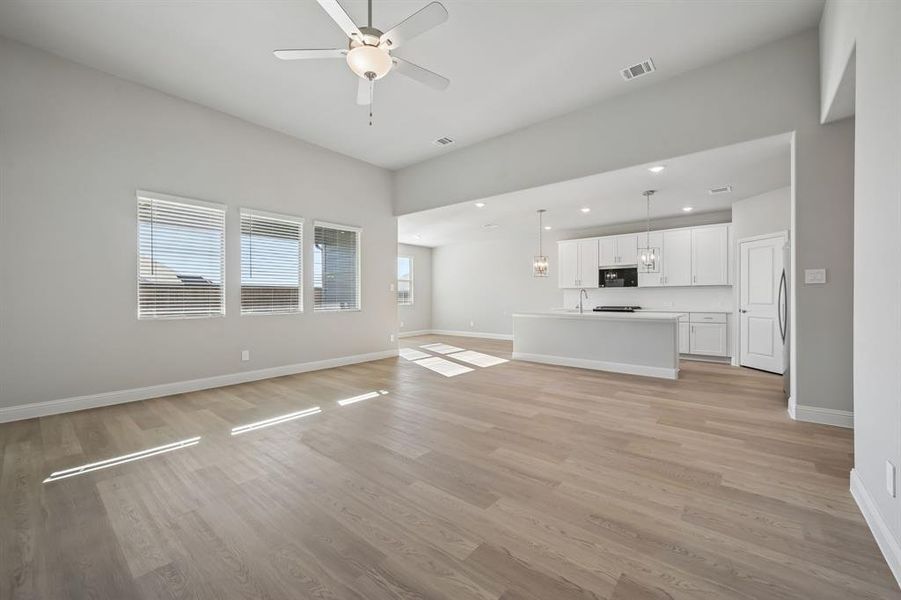 Spacious, unfurnished interior of a new home in Lakehaven - Premier Series, Farmersville (Image 17).