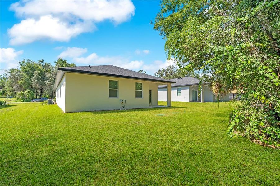 Exterior details and patio area of a home in , Apopka (Image 4).