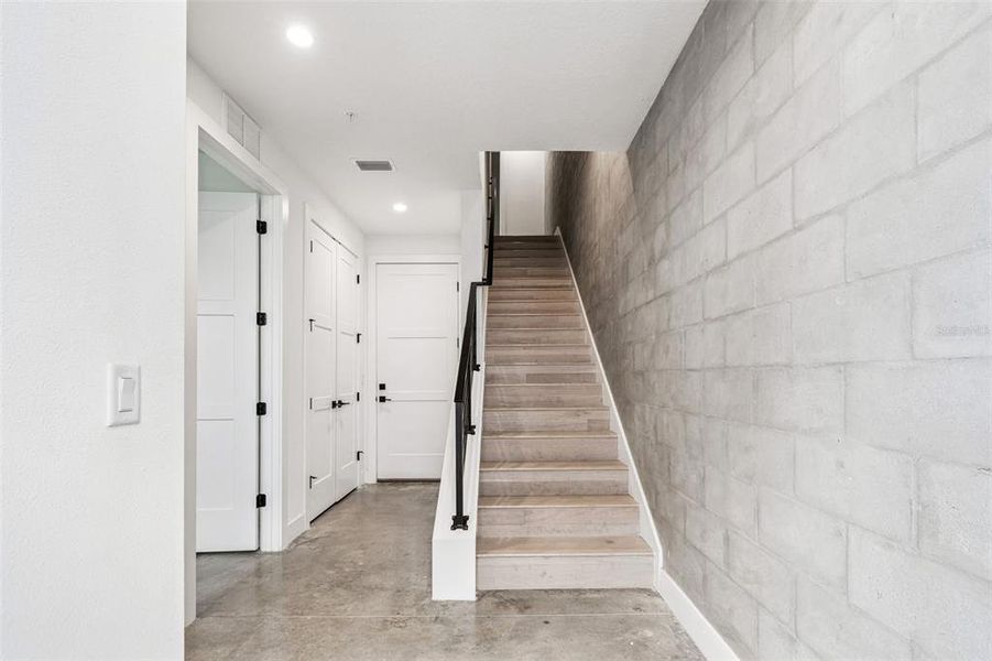 Spacious, unfurnished interior of a new home in , St. Petersburg (Image 35).