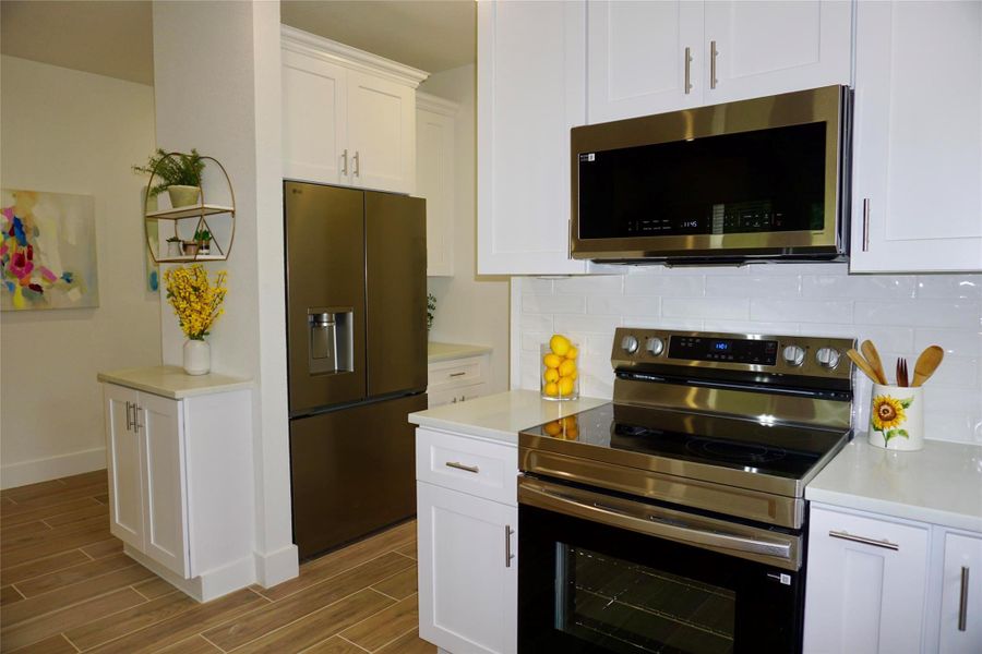 Furnished interior view inside a new home in , Hempstead (Image 10).