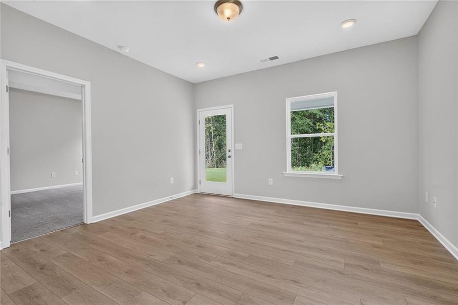 Spacious, unfurnished interior of a new home in Fair Oak, Calhoun (Image 25).