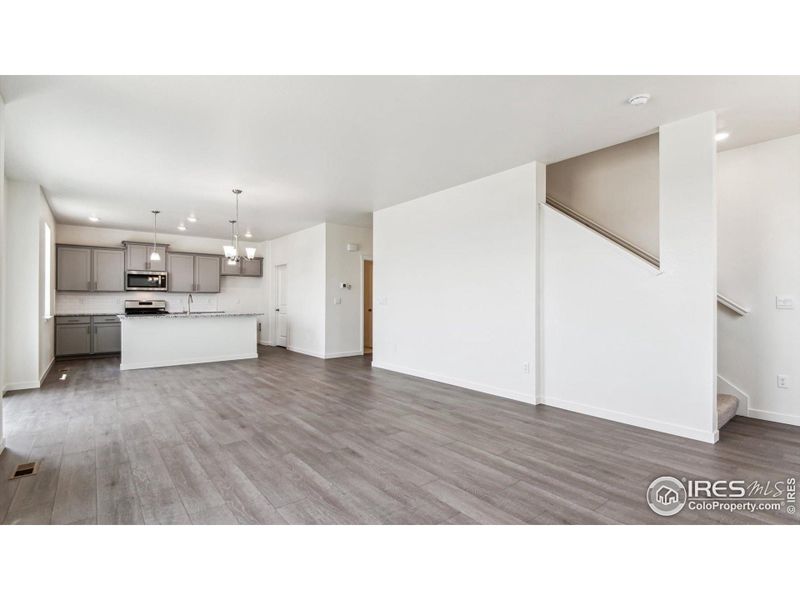 Spacious, unfurnished interior of a new home in Vantage, Berthoud (Image 16).