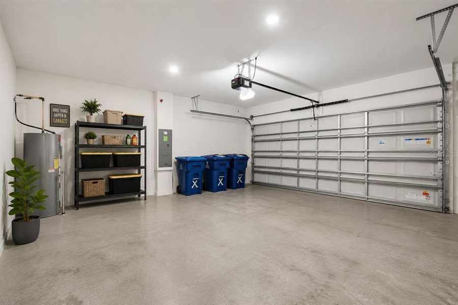 Spacious, unfurnished interior of a new home in Cascades, Davenport (Image 33).