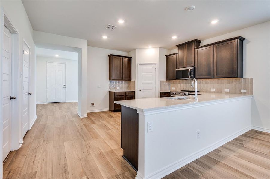 Furnished interior view inside a new home in Cottonwood Creek, Seagoville (Image 4). Furnished interior view inside a new home in Cottonwood Creek, Seagoville (Image 4).