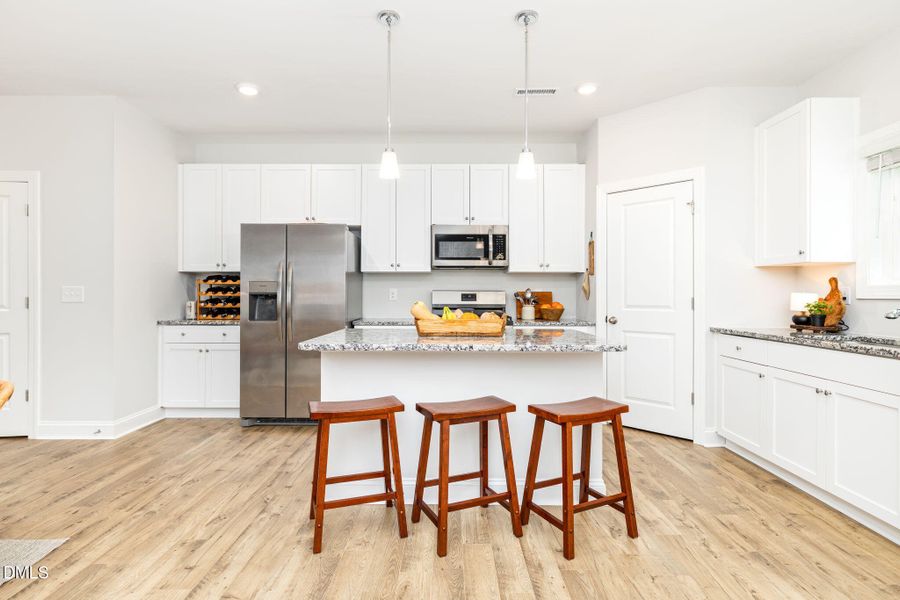 5-web-or-mls-544-Barrington-Row-5