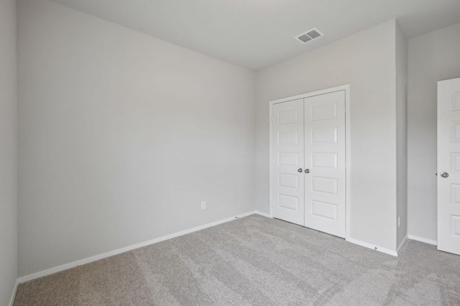 Spacious, unfurnished interior of a new home in Cloverleaf, Austin (Image 28).