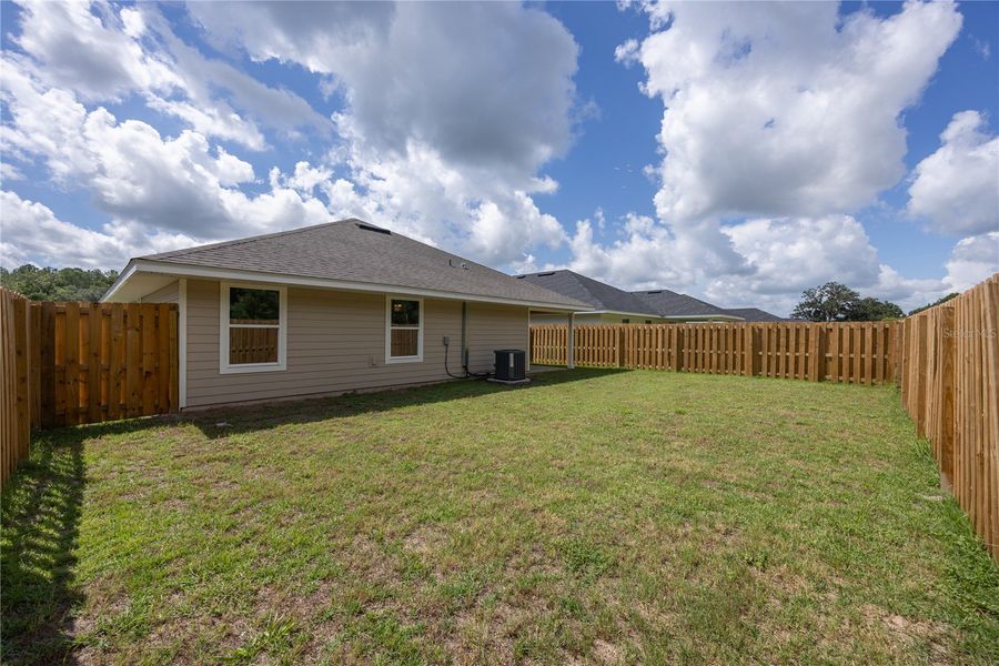 Exterior details and patio area of a home in Savannah Station, Alachua (Image 20).