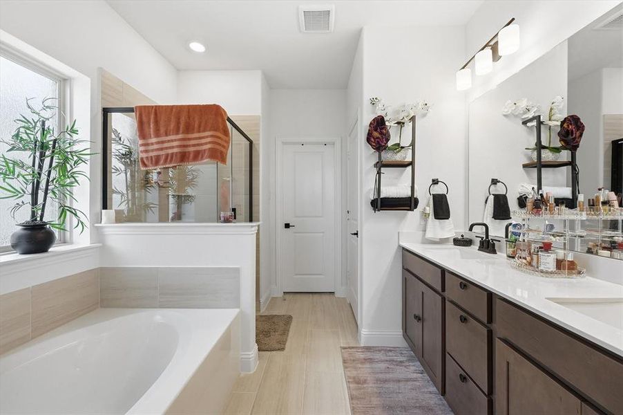 Furnished interior view inside a new home in , Venus (Image 7). Furnished interior view inside a new home in , Venus (Image 7).