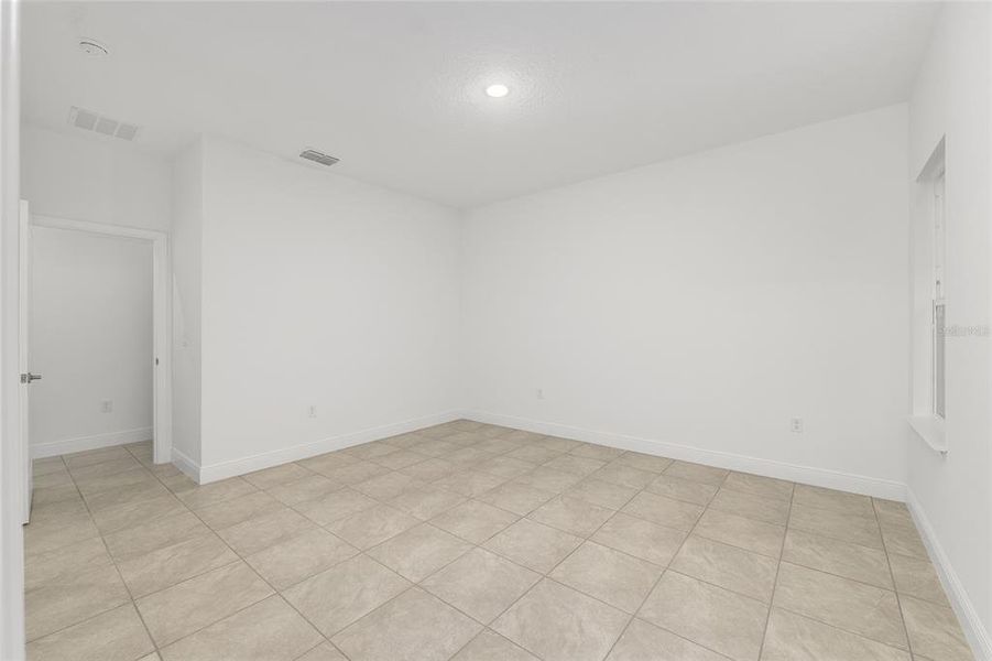 Spacious, unfurnished interior of a new home in , Citrus Springs (Image 38).
