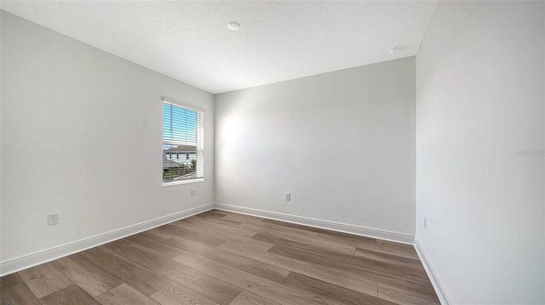 Spacious, unfurnished interior of a new home in Windward, Sarasota (Image 25).