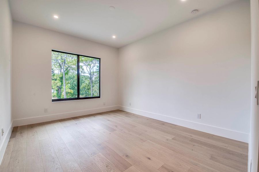 Spacious, unfurnished interior of a new home in , Palm Beach Gardens (Image 20).