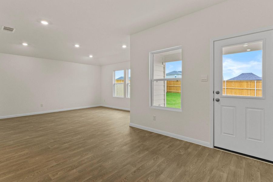 Spacious, unfurnished interior of a new home in Trace, San Marcos (Image 22).