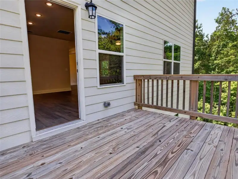 Exterior details and patio area of a home in , Dallas (Image 4).