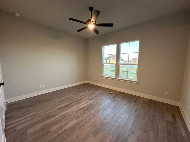 Spacious, unfurnished interior of a new home in Eagle Ridge Estates, Weatherford (Image 11).