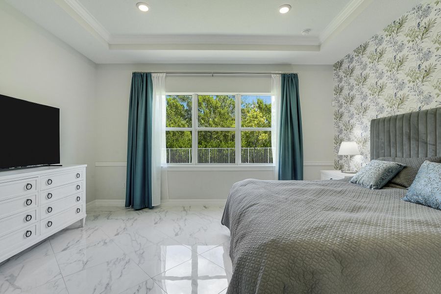 ELEGANT PRIMARY ENSUITE