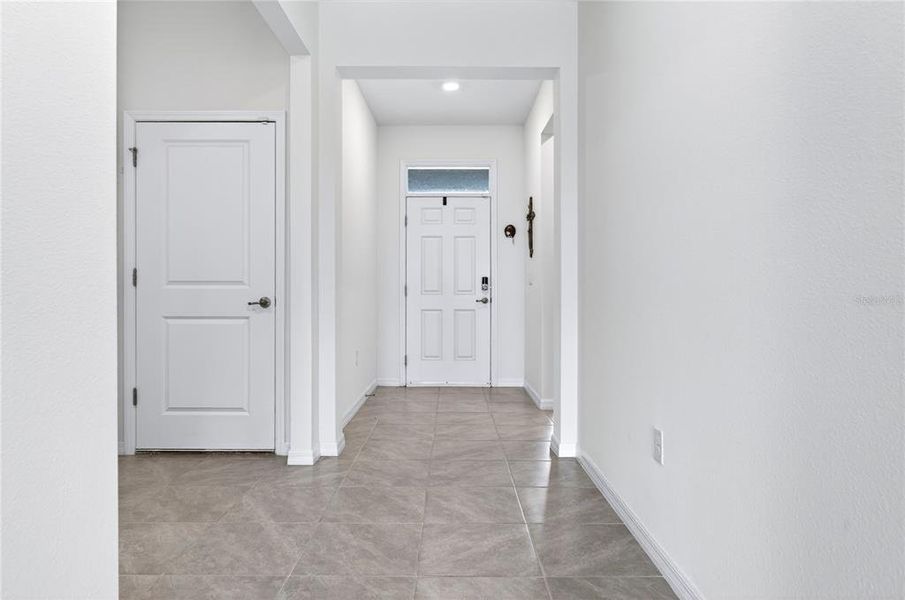 Spacious, unfurnished interior of a new home in , Ocala (Image 22).