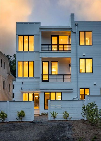 Condo located in Chattahoochee Hills, GA showcasing its design and architecture (Image 26).