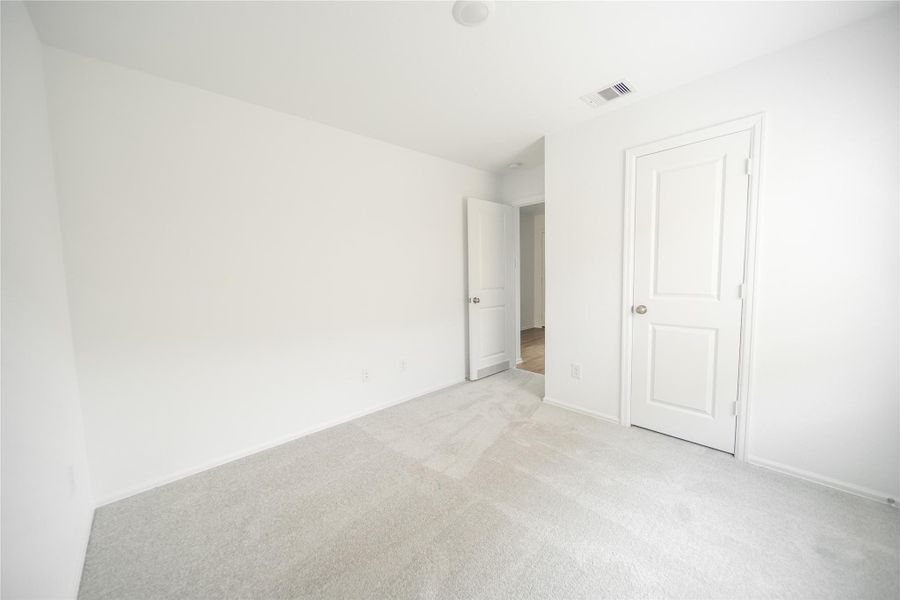 Spacious, unfurnished interior of a new home in , Baytown (Image 6).