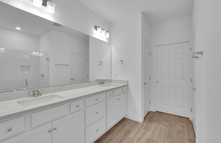 Ellenwood | Owner's Bathroom