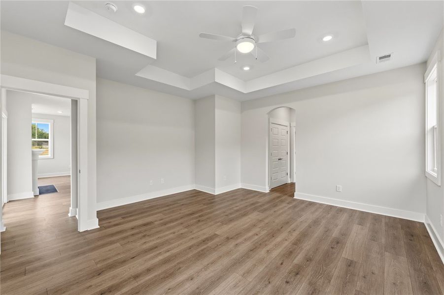 Spacious, unfurnished interior of a new home in Saratoga Oaks, Williamston (Image 25).