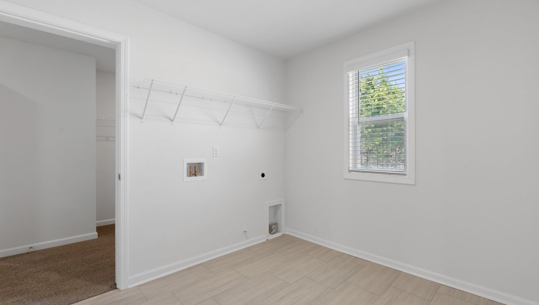 Spacious, unfurnished interior of a new home in Cottonwood Ridge, Piedmont (Image 30).