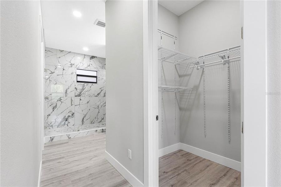 Spacious, unfurnished interior of a new home in , Tampa (Image 42).