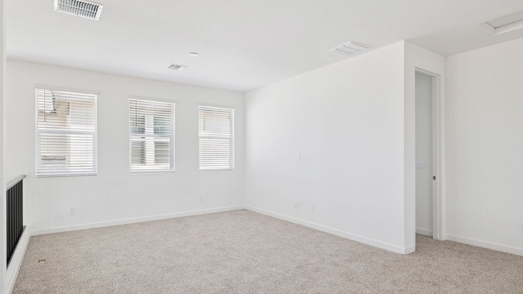 Representative unfurnished interior of a home built from the Apache by D.R. Horton in Zanjero Pass, Glendale (Image 31).