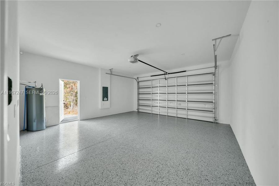Spacious, unfurnished interior of a new home in , Lehigh Acres (Image 23).