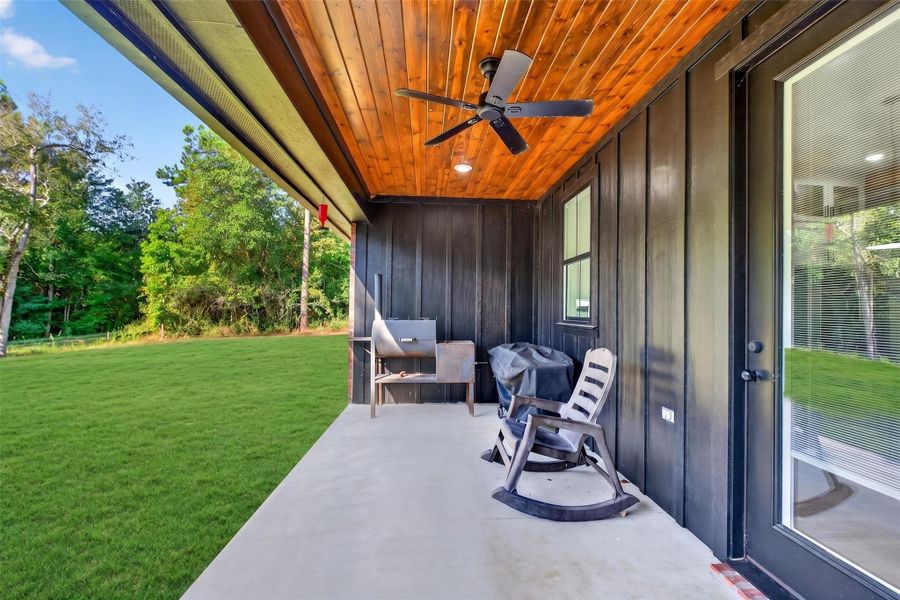 Exterior details and patio area of a home in , Kilgore (Image 33).