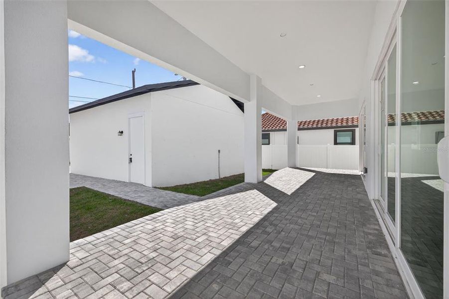 Exterior details and patio area of a home in , St. Petersburg (Image 26).