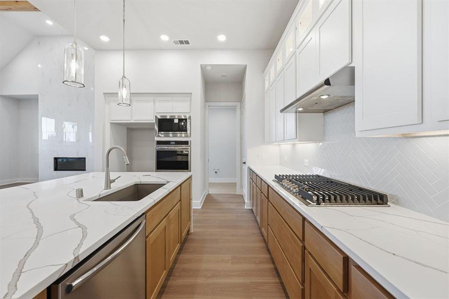 Furnished interior view inside a new home in Ridge Crossing, Waxahachie (Image 7).
