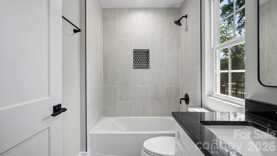 3320 Boyd St, Unit: A - Master Bathroom 3320 Boyd St, Unit: A - Master Bathroom