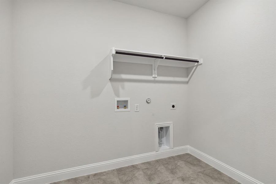 Spacious, unfurnished interior of a new home in Summer Crest, Fort Worth (Image 11). Spacious, unfurnished interior of a new home in Summer Crest, Fort Worth (Image 11).