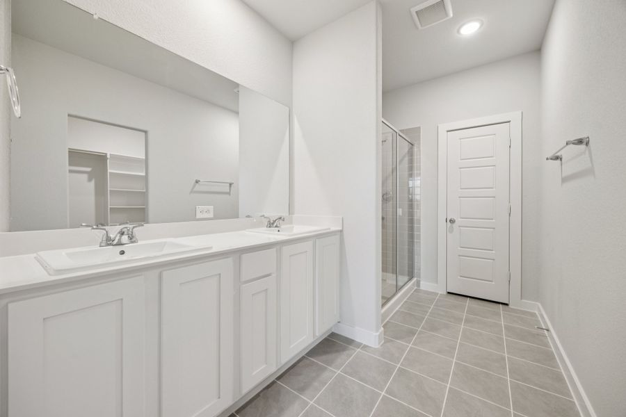 Primary Bathroom in the Haylee home plan by Trophy Signature Homes - REPRESENTATIVE PHOTO Primary Bathroom in the Haylee home plan by Trophy Signature Homes - REPRESENTATIVE PHOTO