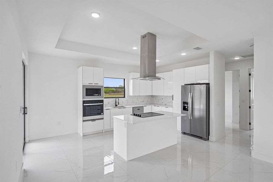 10-web-or-mls-W Broad Cir-S2404-010 10-web-or-mls-W Broad Cir-S2404-010