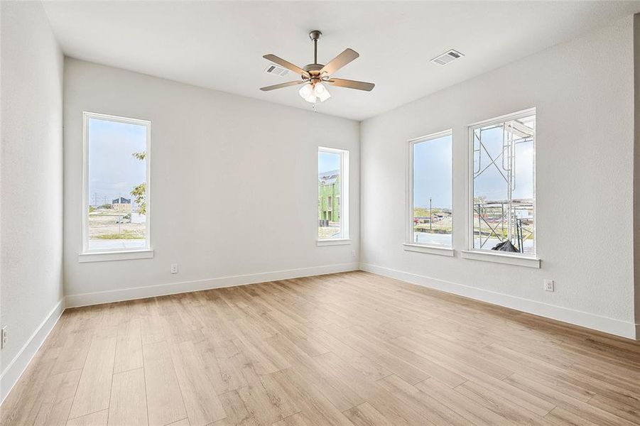 Unfurnished room featuring light wood-type flooring and ceiling fan