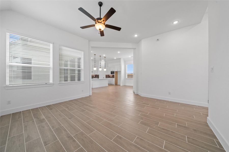 Spacious, unfurnished interior of a new home in Riceland, Mont Belvieu (Image 28).