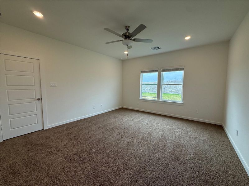 Spacious, unfurnished interior of a new home in Ashland, Angleton (Image 13).
