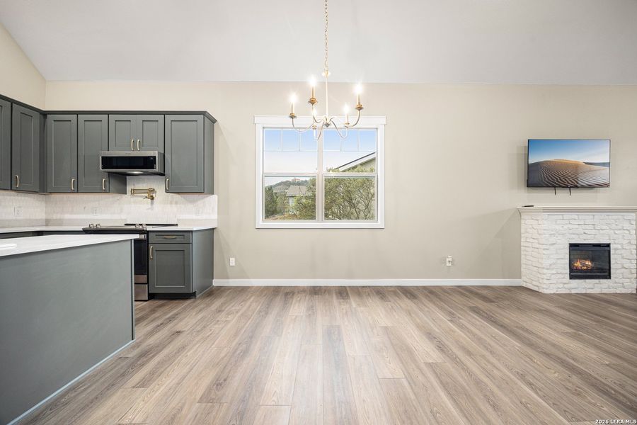 Spacious, unfurnished interior of a new home in , Canyon Lake (Image 35).
