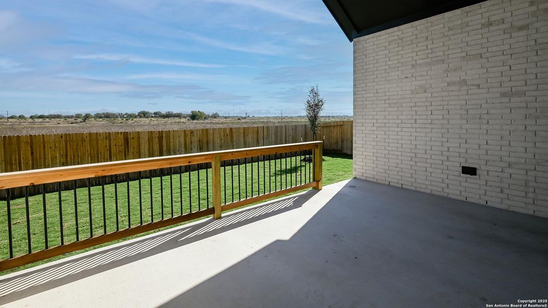 Exterior details and patio area of a home in Meadows Of Mill Creek 60', Seguin (Image 4).