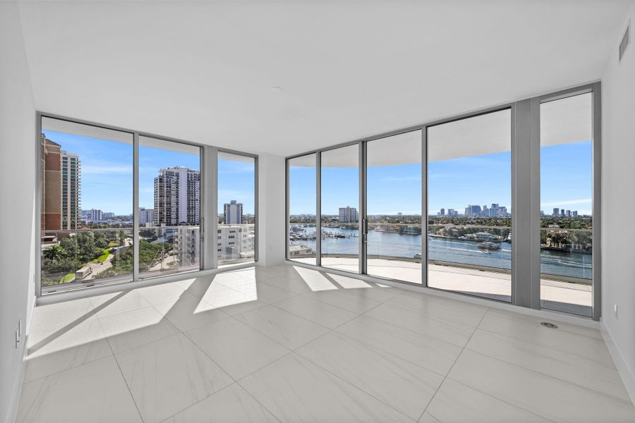 Spacious, unfurnished interior of a new home in , Fort Lauderdale (Image 14).