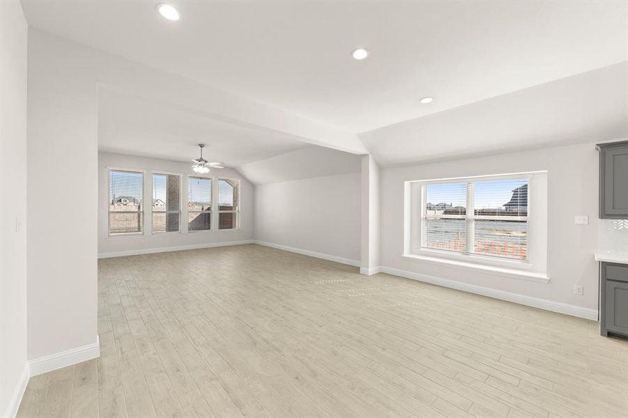 12. 3017 Rembrandt - Dining