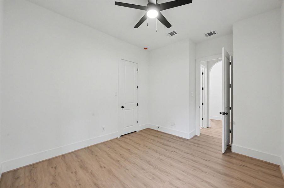 Spacious, unfurnished interior of a new home in , Willis (Image 22).