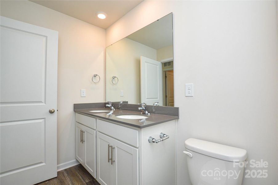 Furnished interior view inside a new home in Fergus Crossing, York (Image 10).