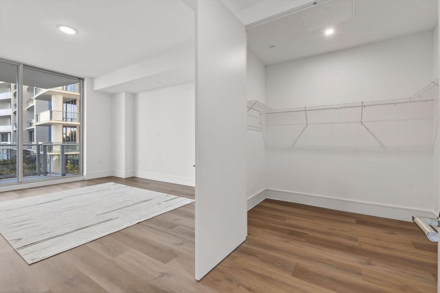 220LakeShoreDr#715(25)