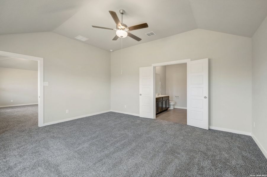 Spacious, unfurnished interior of a new home in Winding Brook, San Antonio (Image 20).