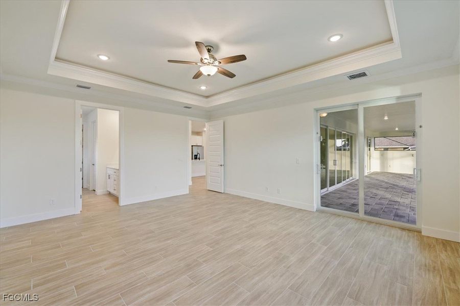 Spacious, unfurnished interior of a new home in Cape Coral, Cape Coral (Image 33).