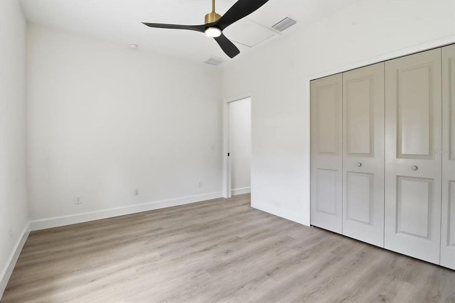Spacious, unfurnished interior of a new home in , Citrus Springs (Image 29).