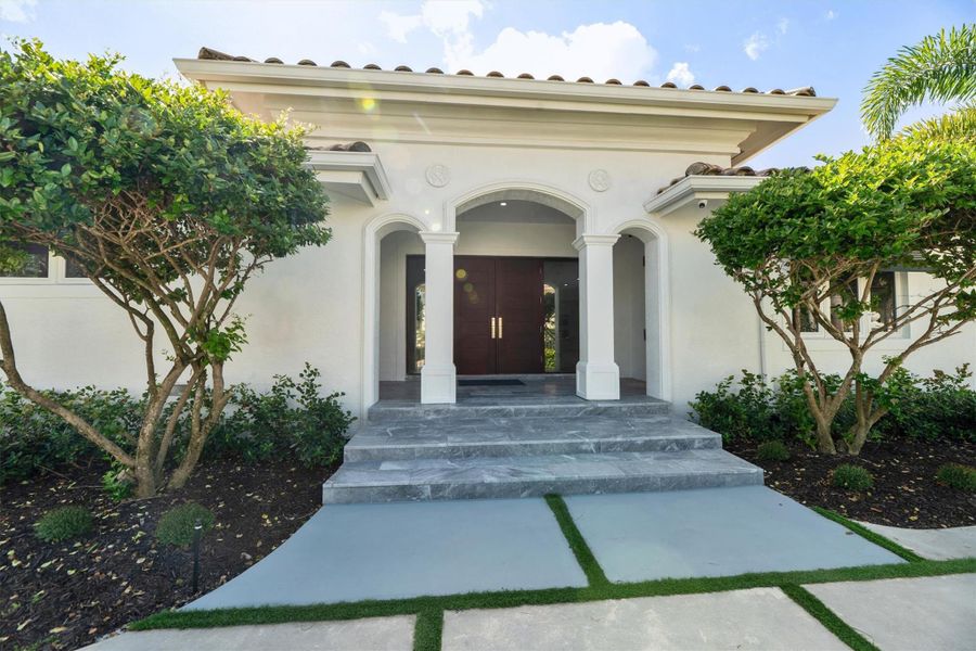 Spacious, unfurnished interior of a new home in , Fort Lauderdale (Image 32).